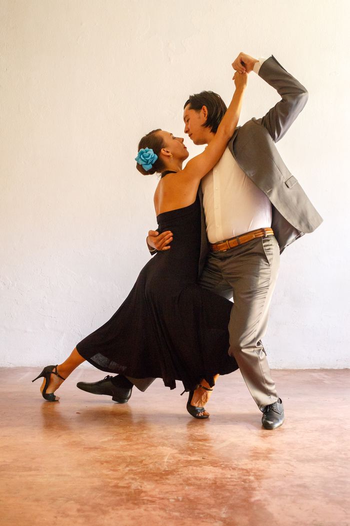 Couple dansant le tango argentin